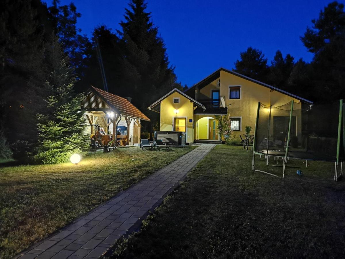 Cozy House Ania Villa Plitvička Jezera Exteriör bild